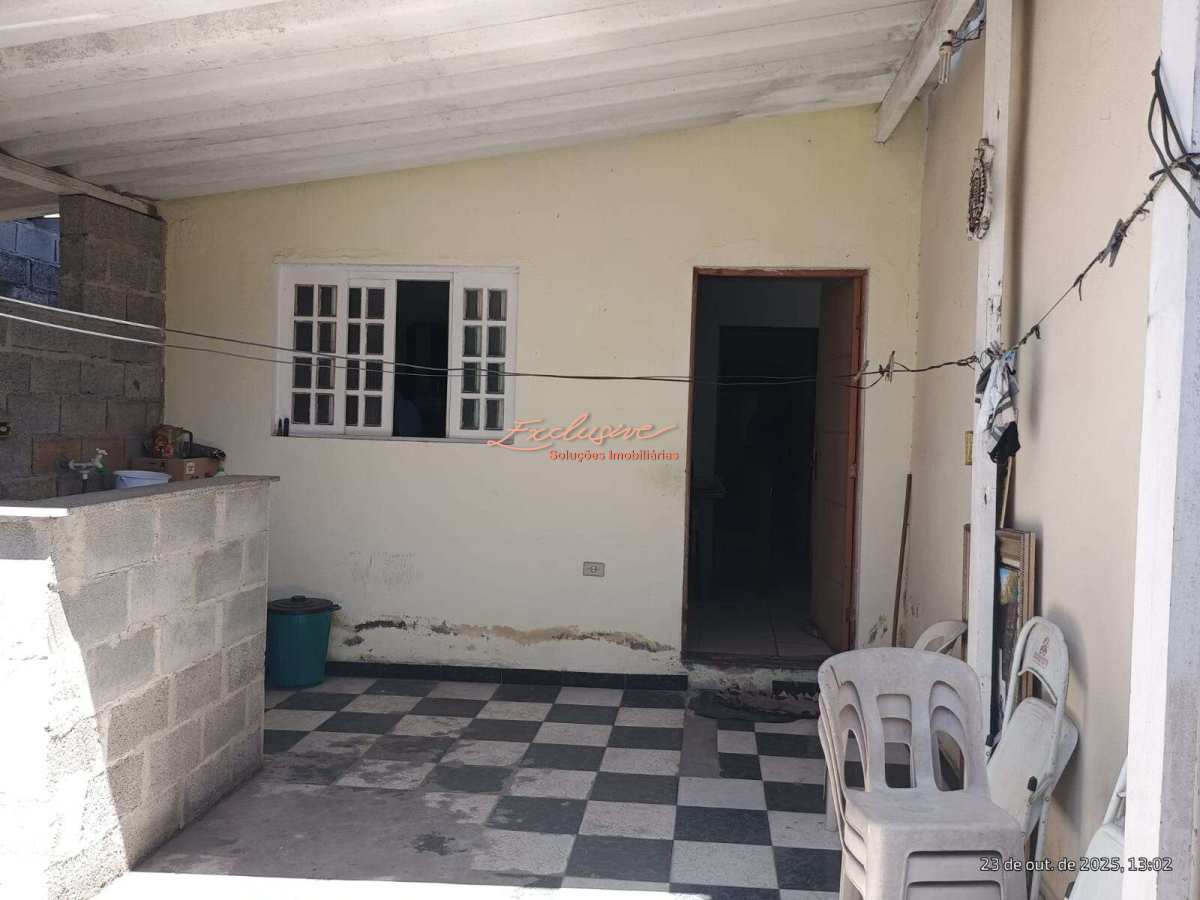 Casa com Excelente Localização em Ferraz de Vasconcelos – Em Frente ao Parque | 2 Dormitórios + Garagem - Cristina Cavalcanti