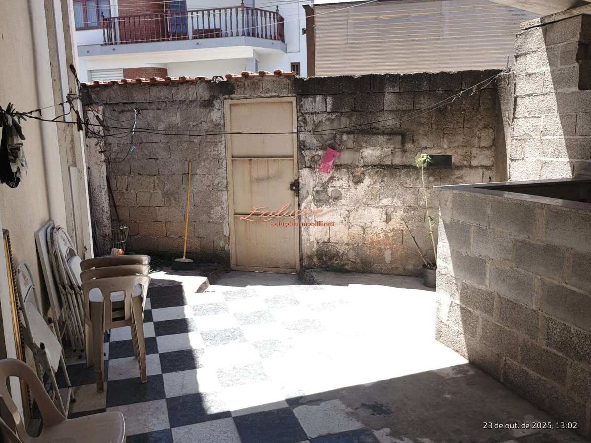 Casa com Excelente Localização em Ferraz de Vasconcelos – Em Frente ao Parque | 2 Dormitórios + Garagem - Cristina Cavalcanti