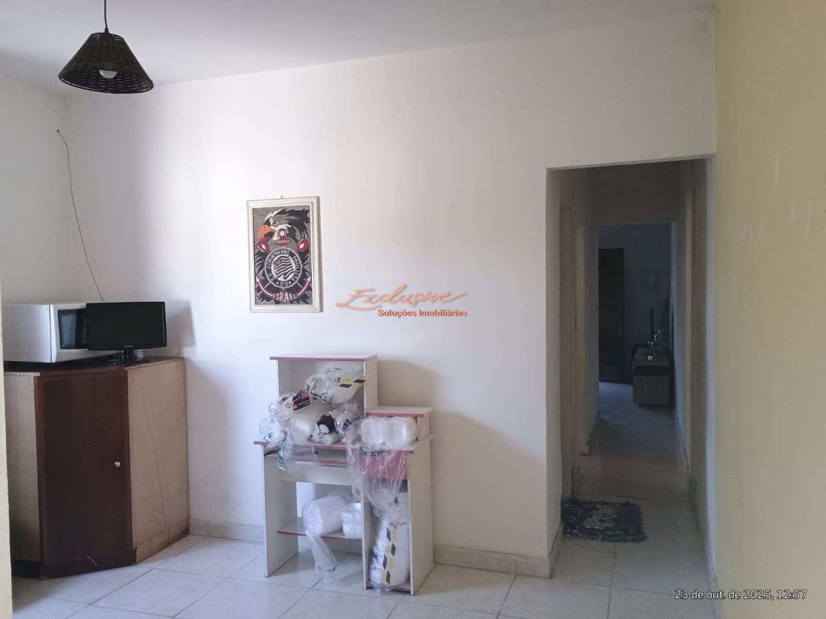 Casa com Excelente Localização em Ferraz de Vasconcelos – Em Frente ao Parque | 2 Dormitórios + Garagem - Cristina Cavalcanti