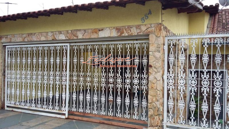 Casa Térrea com 3 quartos, 500m², com piscina. - Cristina Cavalcanti