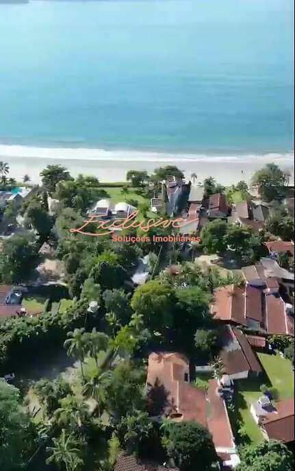 Casa Pé na Areia em Ubatuba | 741m² de Terreno | Porteira Fechada | Praia da Fortaleza - Cristina Cavalcanti