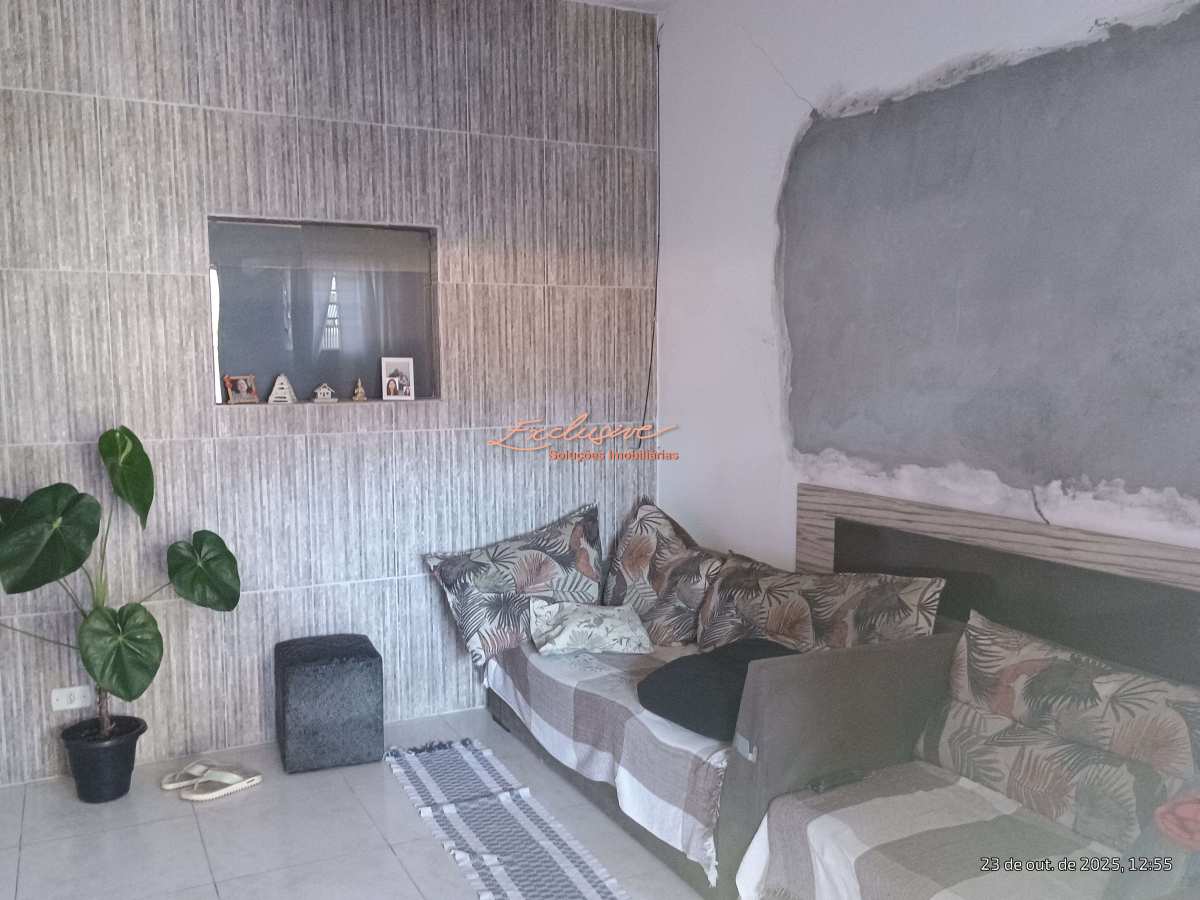 TERRENO COM 2 CASAS PRÓXIMO AO CENTRO DE FERRAZ DE VASCONCELOS - Cristina Cavalcanti