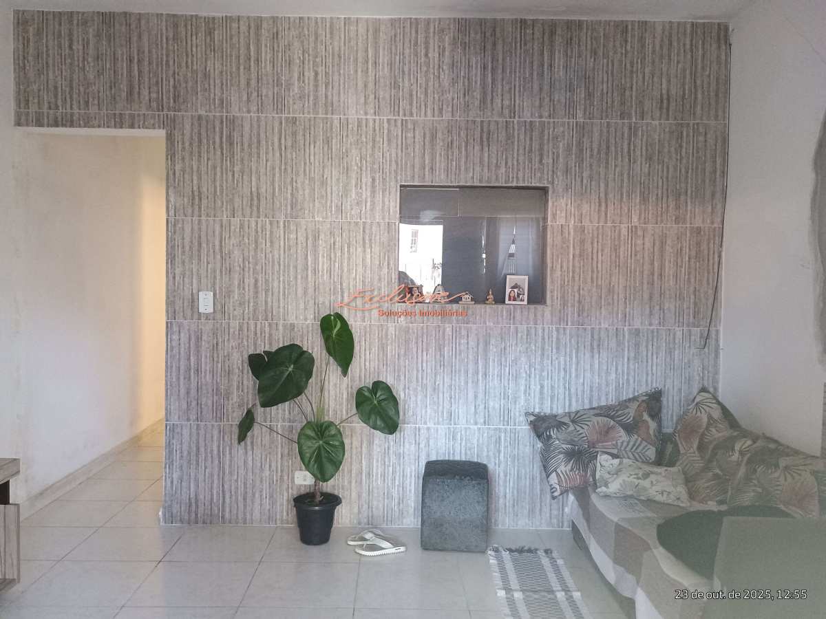 TERRENO COM 2 CASAS PRÓXIMO AO CENTRO DE FERRAZ DE VASCONCELOS - Cristina Cavalcanti