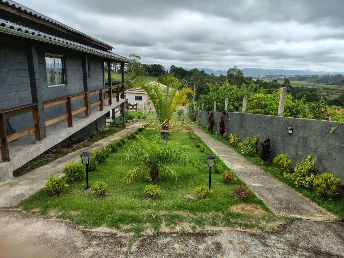 Chácara Completa em Mogi das Cruzes | Piscina, Campo de Futebol, 3 Dormitórios e 10 Vagas - Cristina Cavalcanti