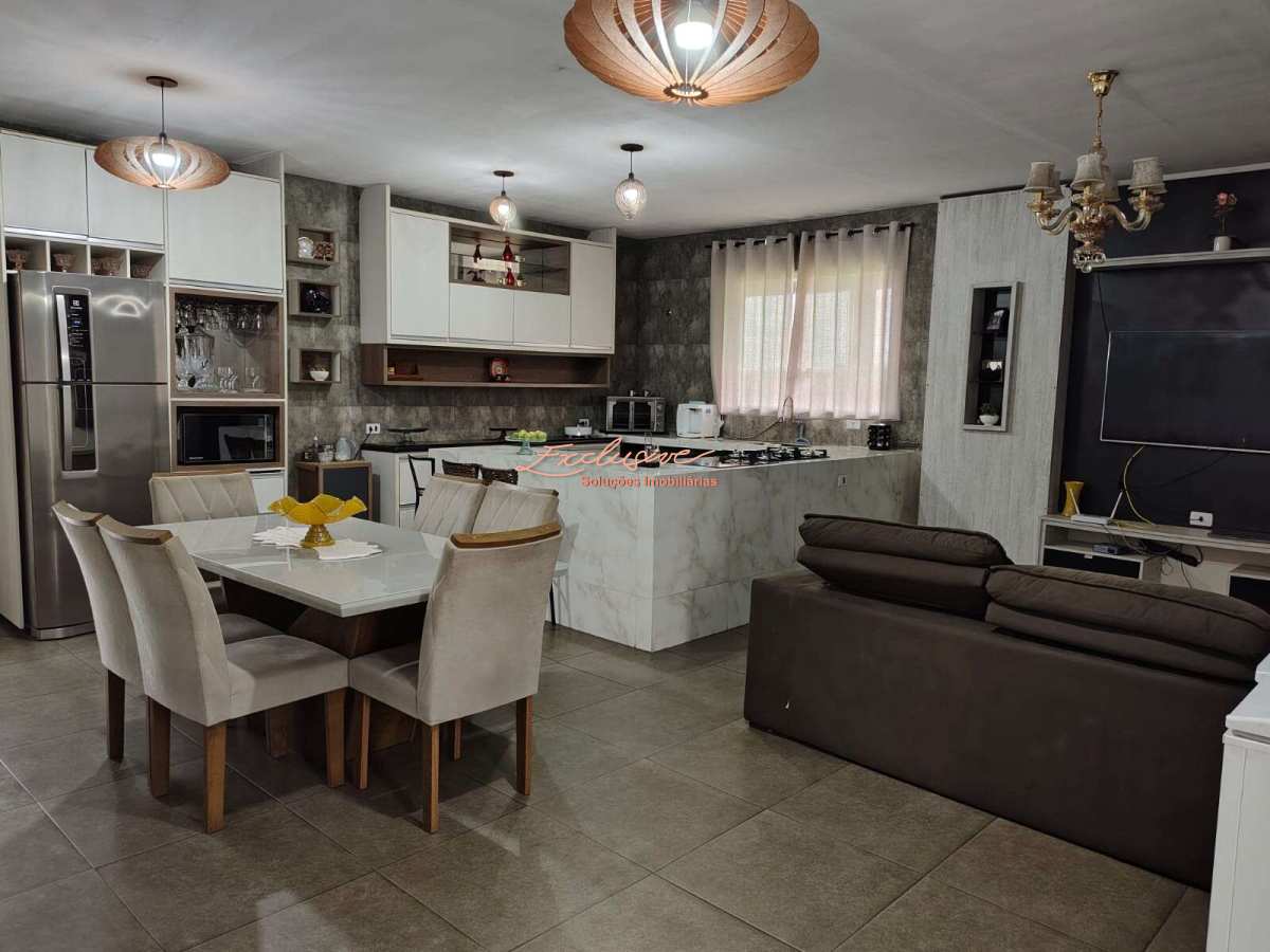 Chácara Completa em Mogi das Cruzes | Piscina, Campo de Futebol, 3 Dormitórios e 10 Vagas - Cristina Cavalcanti