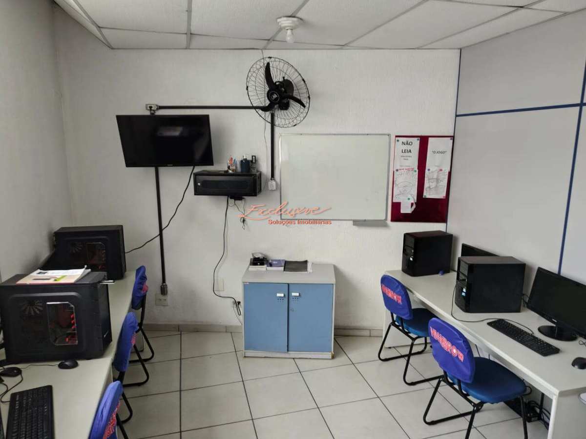 Galpão com Salas – Centro de Poá - Cristina Cavalcanti